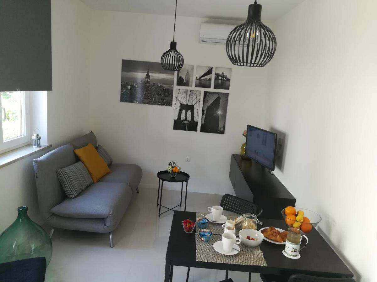 Apartments Mirela Новиград Экстерьер фото